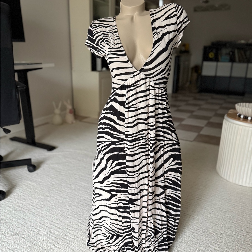 Urban Outfitters: Black & Tan Zebra-Print V-Neck Women’s Dress - Size: Small